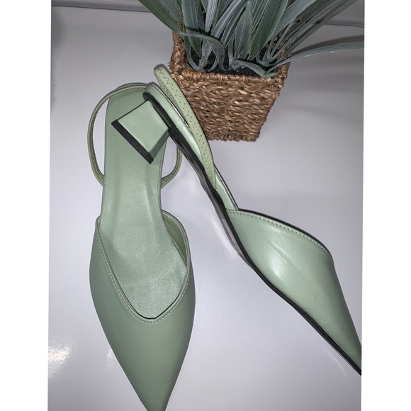Minimalist Point Toe Slingback Pumps - Picture 5 of 9